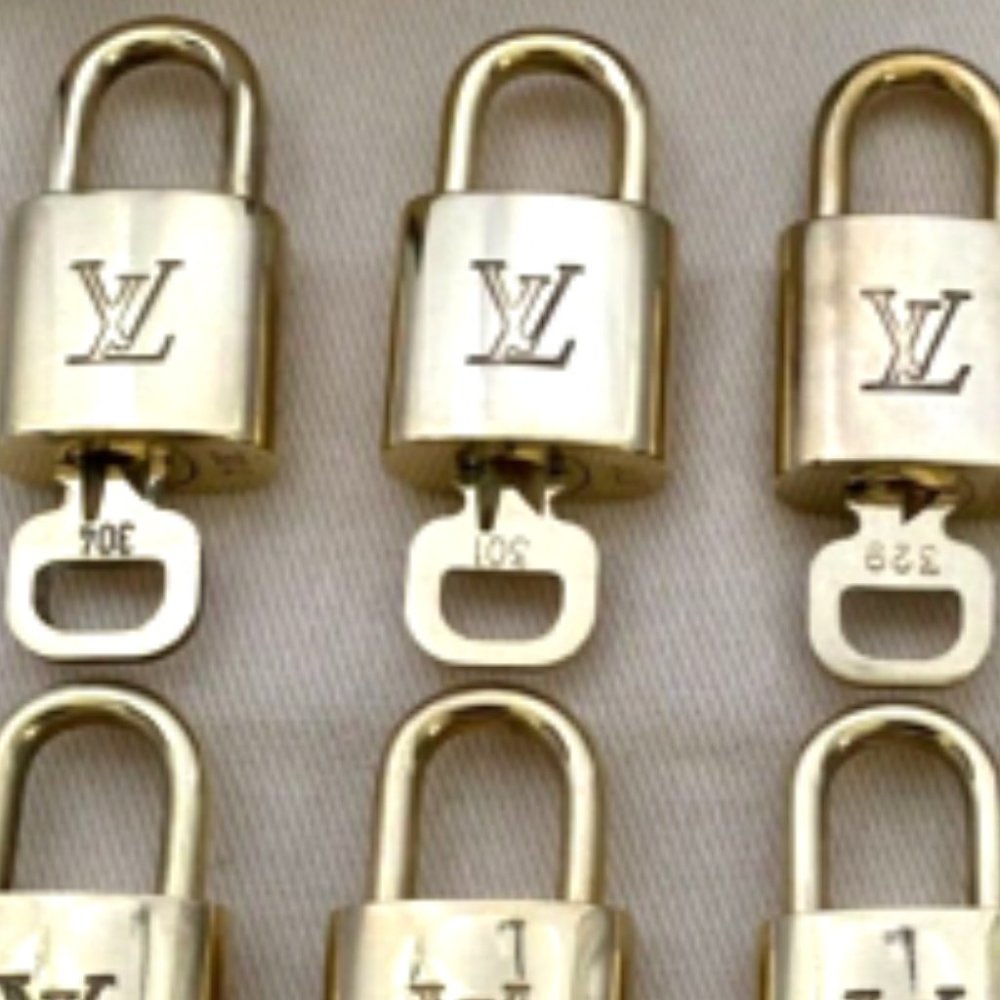 SALE! Louis Vuitton Lock & Key Gold Brass Authentic MINT - Picture 10 of 15